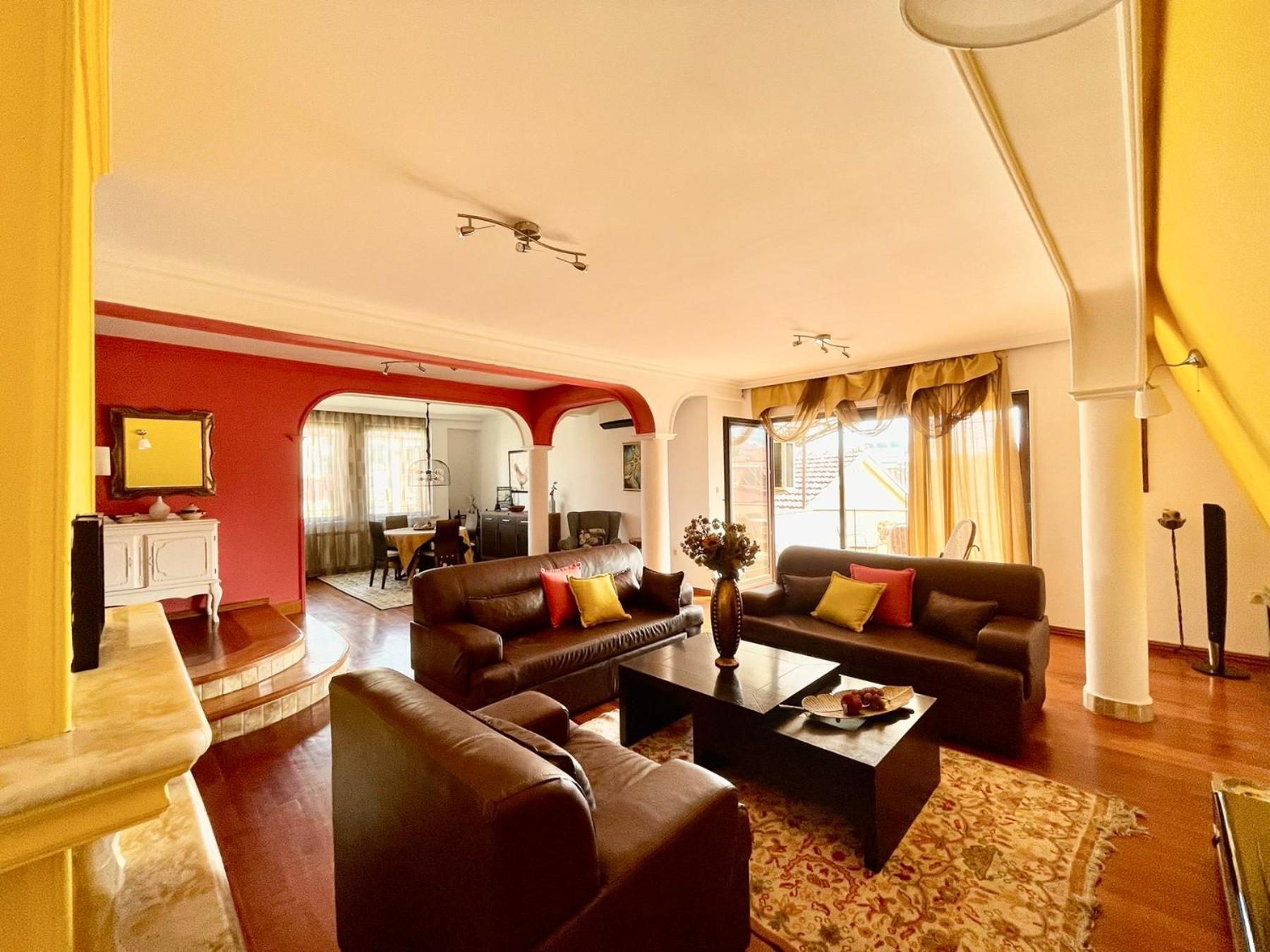 Exclusive Apartment/penthouse